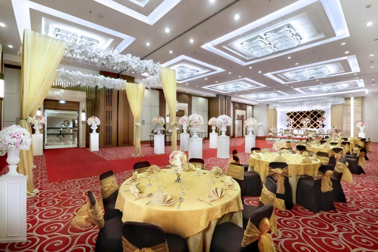Aston Tropicana Hotel 4*