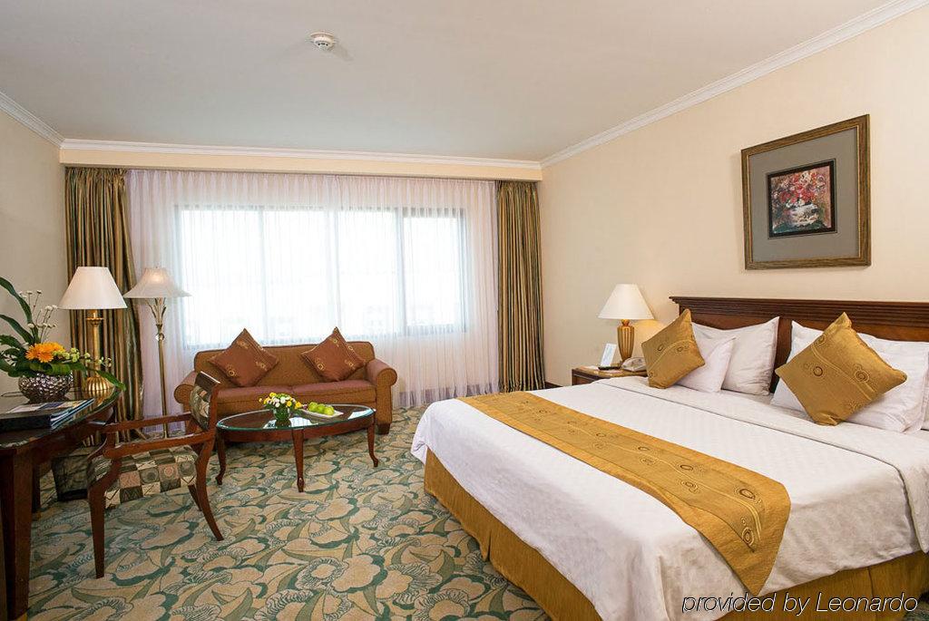 Aston Tropicana Hotel 4*