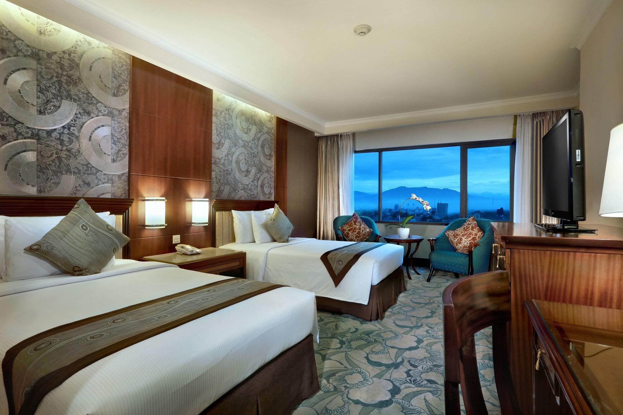 Aston Tropicana Hotel