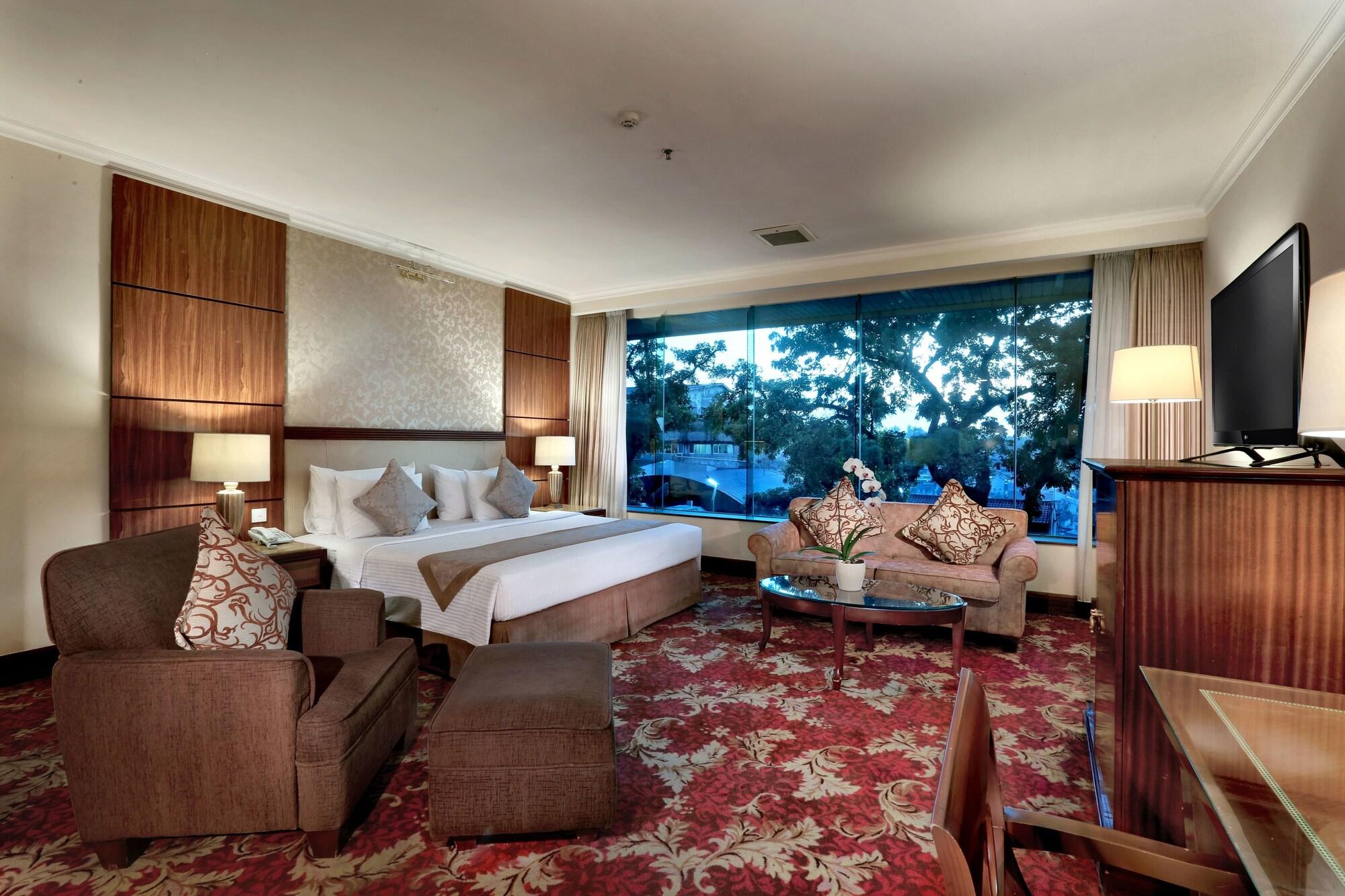 Aston Tropicana Hotel 4*