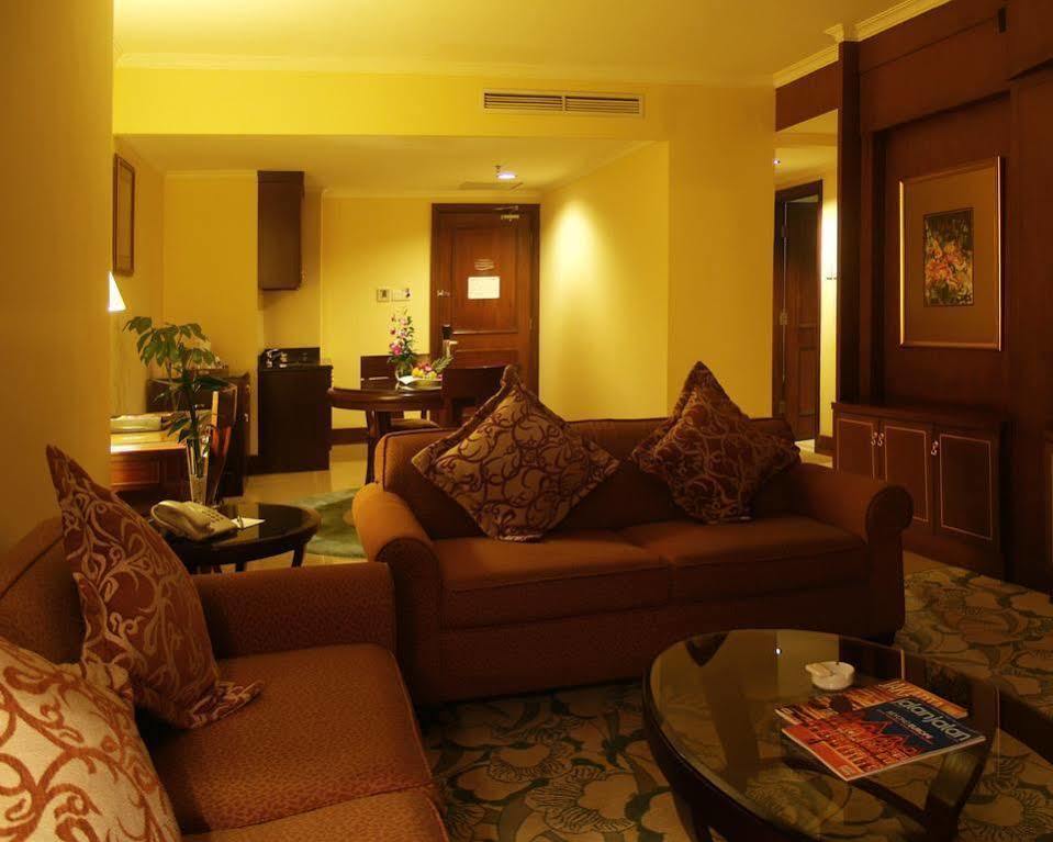 Aston Tropicana 4*